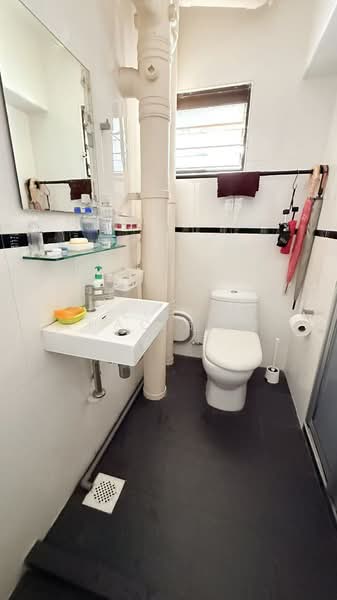 684C Choa Chu Kang Crescent, 684C Choa Chu Kang Crescent, 3 Bedrooms, 969 sqft, HDB Flat For Rent, by Zion Zhao 赵峻慷, 500111108 - Bathroom - PropertyGuru.com.sg