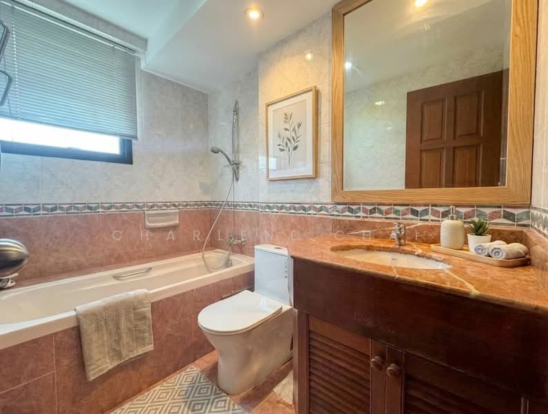 Simsville, 10 Geylang East Avenue 2, 3 Bedrooms, 1,249 sqft, Condominium For Sale, by Charlene Chai, 500111112 - Bathroom - PropertyGuru.com.sg