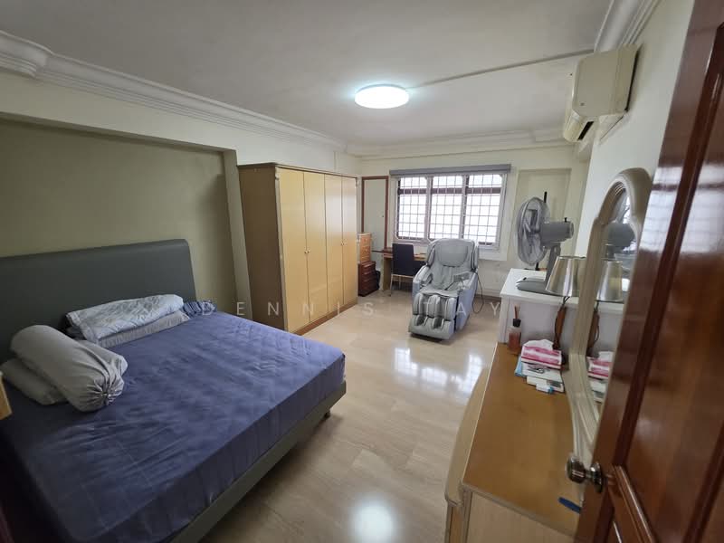 427 Woodlands Street 41, 427 Woodlands Street 41, 3 Bedrooms, 1,076 sqft, HDB Flat For Sale, by Dennis Tay, 500111115 - Master bedroom - PropertyGuru.com.sg