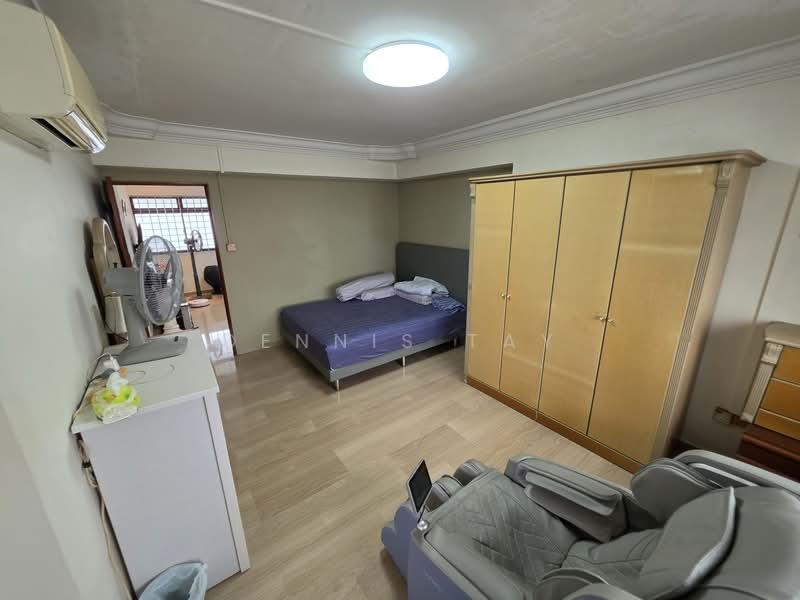 427 Woodlands Street 41, 427 Woodlands Street 41, 3 Bedrooms, 1,076 sqft, HDB Flat For Sale, by Dennis Tay, 500111115 - Master bedroom - PropertyGuru.com.sg