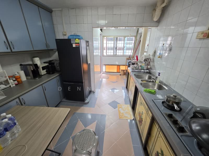 427 Woodlands Street 41, 427 Woodlands Street 41, 3 Bedrooms, 1,076 sqft, HDB Flat For Sale, by Dennis Tay, 500111115 - Kitchen - PropertyGuru.com.sg