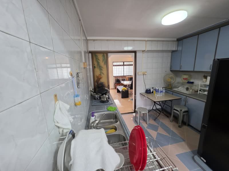 427 Woodlands Street 41, 427 Woodlands Street 41, 3 Bedrooms, 1,076 sqft, HDB Flat For Sale, by Dennis Tay, 500111115 - Kitchen - PropertyGuru.com.sg