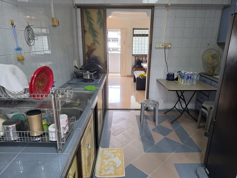 427 Woodlands Street 41, 427 Woodlands Street 41, 3 Bedrooms, 1,076 sqft, HDB Flat For Sale, by Dennis Tay, 500111115 - Kitchen - PropertyGuru.com.sg