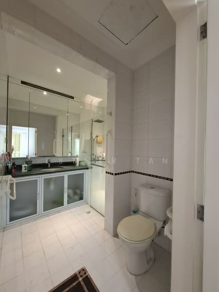 Begonia Drive, , 4 Bedrooms, 2,400 sqft, Semi-Detached House For Rent, by Esther Tan, 500111119 - Bathroom - PropertyGuru.com.sg