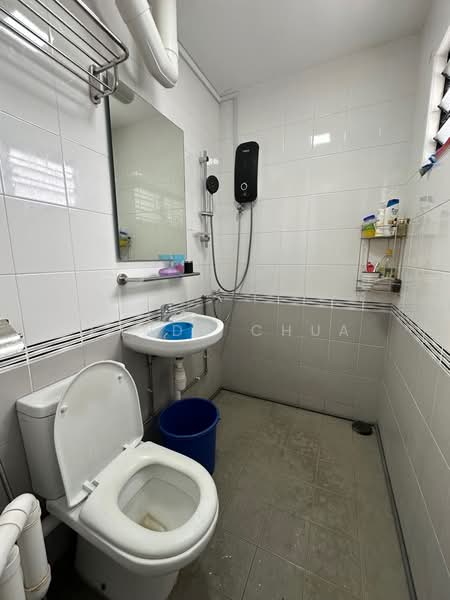 327 Ubi Avenue 1, 327 Ubi Avenue 1, 3 Bedrooms, 904 sqft, HDB Flat For Sale, by Cindy Chua, 500111138 - Bathroom - PropertyGuru.com.sg
