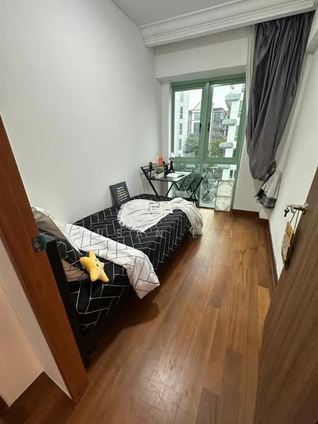 Room5 $1400