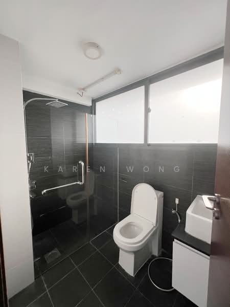 Presto @ Upper Serangoon, 528 Upper Serangoon Road, 2 Bedrooms, 915 sqft, Condominium For Rent, by Karen Wong, 500111141 - Bathroom - PropertyGuru.com.sg