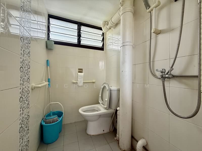 124 Hougang Avenue 1, 124 Hougang Avenue 1, 2 Bedrooms, 721 sqft, HDB Flat For Rent, by Nicholas Lim, 500111142 - Bathroom - PropertyGuru.com.sg