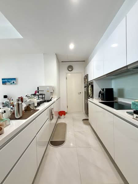 Concourse Skyline, 300 Beach Road, 2 Bedrooms, 1,152 sqft, Condominium For Sale, by Gina Tng, 500111153 - Kitchen - PropertyGuru.com.sg