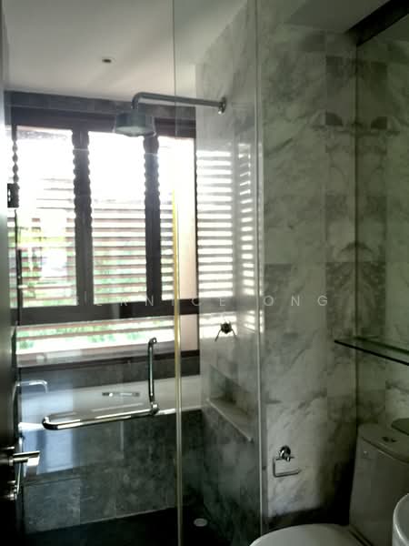 The Cornwall, 2 Cornwall Gardens, 2 Bedrooms, 1,701 sqft, Condominium For Rent, by Bernice Ong, 500111154 - Master Bathroom - PropertyGuru.com.sg