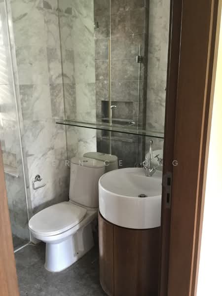 The Cornwall, 2 Cornwall Gardens, 2 Bedrooms, 1,701 sqft, Condominium For Rent, by Bernice Ong, 500111154 - Master Bathroom - PropertyGuru.com.sg