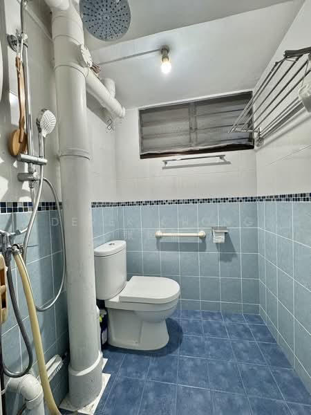 99 Aljunied Crescent, 99 Aljunied Crescent, 2 Bedrooms, 721 sqft, HDB Flat For Sale, by Derek Chong 张恒福, 500111163 - Bathroom - PropertyGuru.com.sg