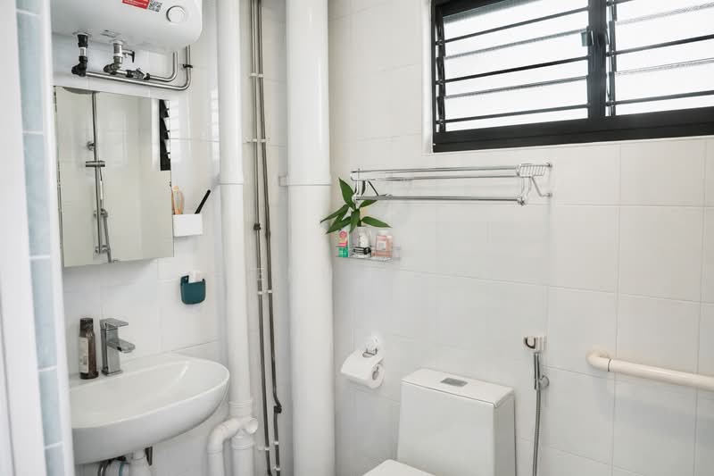 240 Serangoon Avenue 2, 240 Serangoon Avenue 2, 3 Bedrooms, 1,130 sqft, HDB Flat For Sale, by Glenn Choo, 500111167 - Bathroom - PropertyGuru.com.sg