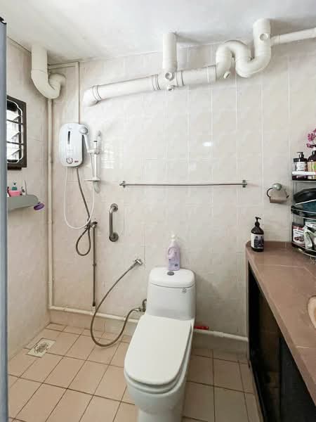 769 Woodlands Drive 60, 769 Woodlands Drive 60, 4 Bedrooms, 1,323 sqft, HDB Flat For Rent, by Kevin Lim, 500111177 - Bathroom - PropertyGuru.com.sg