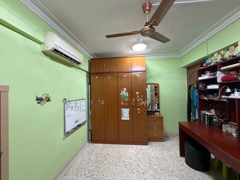 527 Jurong West Street 52, 527 Jurong West Street 52, 2 Bedrooms, 720 sqft, HDB Flat For Sale, by Jaya Ezhil, 500111190 - Bedroom - PropertyGuru.com.sg