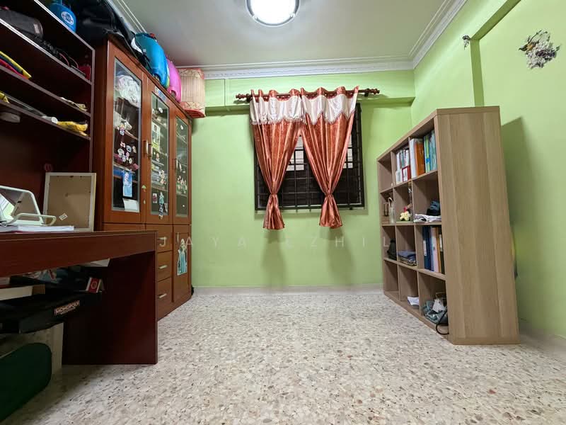 527 Jurong West Street 52, 527 Jurong West Street 52, 2 Bedrooms, 720 sqft, HDB Flat For Sale, by Jaya Ezhil, 500111190 - Study - PropertyGuru.com.sg