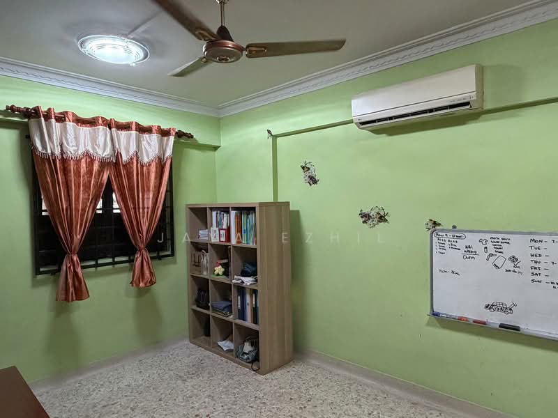 527 Jurong West Street 52, 527 Jurong West Street 52, 2 Bedrooms, 720 sqft, HDB Flat For Sale, by Jaya Ezhil, 500111190 - Interior - PropertyGuru.com.sg