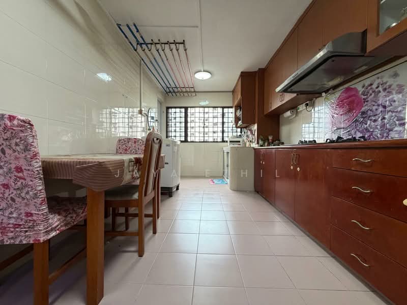 527 Jurong West Street 52, 527 Jurong West Street 52, 2 Bedrooms, 720 sqft, HDB Flat For Sale, by Jaya Ezhil, 500111190 - Kitchen - PropertyGuru.com.sg