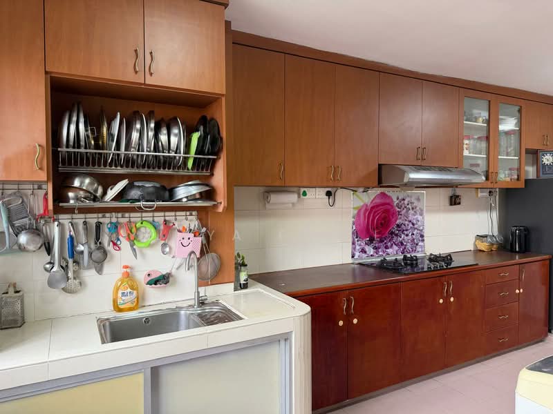 527 Jurong West Street 52, 527 Jurong West Street 52, 2 Bedrooms, 720 sqft, HDB Flat For Sale, by Jaya Ezhil, 500111190 - Kitchen - PropertyGuru.com.sg