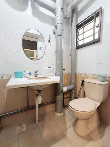 323C Sengkang East Way, 323C Sengkang East Way, 3 Bedrooms, 1,184 sqft, HDB Flat For Rent, by Kenny Kan, 500111199 - Bathroom - PropertyGuru.com.sg