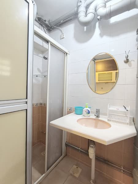 323C Sengkang East Way, 323C Sengkang East Way, 3 Bedrooms, 1,184 sqft, HDB Flat For Rent, by Kenny Kan, 500111199 - Bathroom - PropertyGuru.com.sg