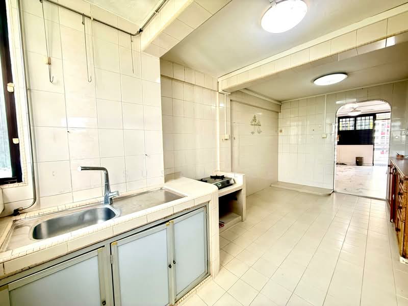 124 Lorong 1 Toa Payoh, 124 Lorong 1 Toa Payoh, 2 Bedrooms, 850 sqft, HDB Flat For Sale, by Susan Lee, 500111206 - Kitchen - PropertyGuru.com.sg
