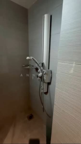 Regency Suites, 36 Kim Tian Road, 2 Bedrooms, 950 sqft, Apartment For Rent, by ANNABEL TAN, 500111217 - Bathroom - PropertyGuru.com.sg