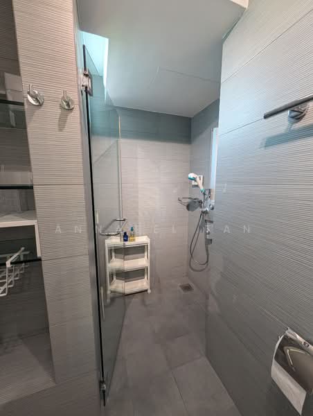 Regency Suites, 36 Kim Tian Road, 2 Bedrooms, 950 sqft, Apartment For Rent, by ANNABEL TAN, 500111217 - Bathroom - PropertyGuru.com.sg