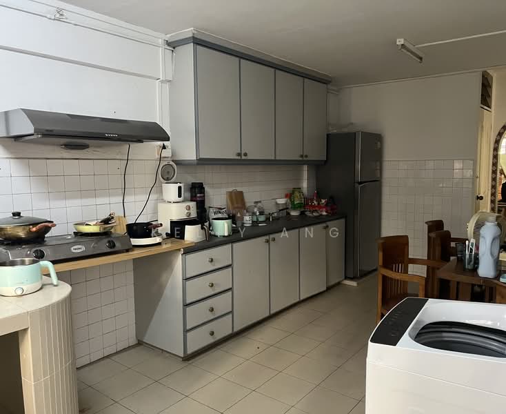 365 Clementi Avenue 2, 365 Clementi Avenue 2, 3 Bedrooms, 968 sqft, HDB Flat For Rent, by Kelly Ang, 500111219 - Kitchen - PropertyGuru.com.sg