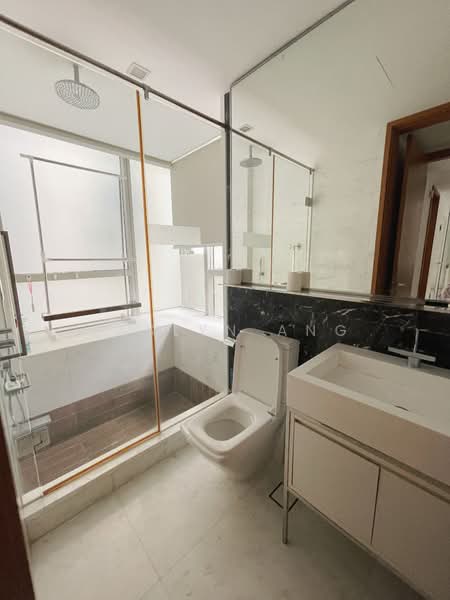 Floridian, 977 Bukit Timah Road, 2 Bedrooms, 926 sqft, Condominium For Rent, by Jaslyn Ang, 500111223 - Master Bathroom - PropertyGuru.com.sg