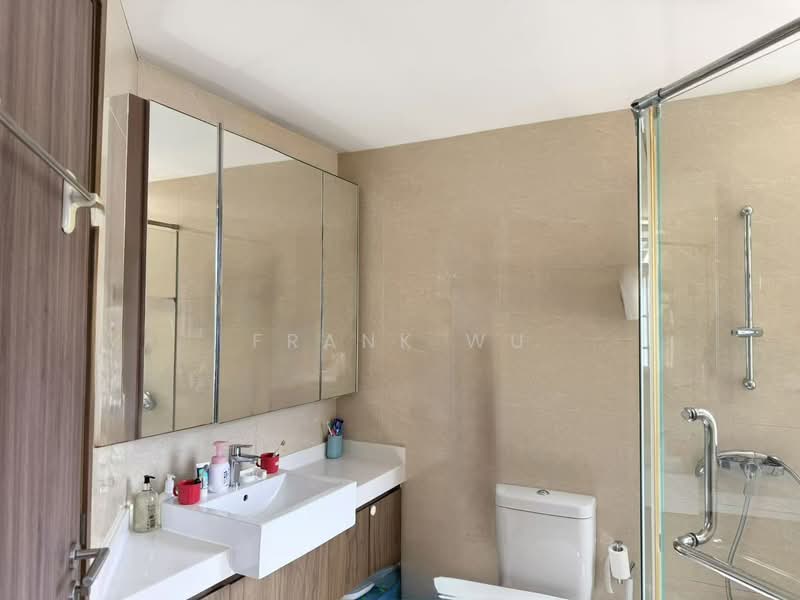Palm Isles, 34 Flora Drive, 2 Bedrooms, 785 sqft, Condominium For Rent, by Frank Wu, 500111224 - Bathroom - PropertyGuru.com.sg