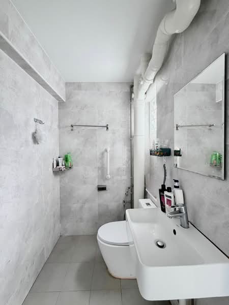 142 Simei Street 2, 142 Simei Street 2, 3 Bedrooms, 1,302 sqft, HDB Flat For Sale, by Mohamed Ameen, 500111226 - Bathroom - PropertyGuru.com.sg