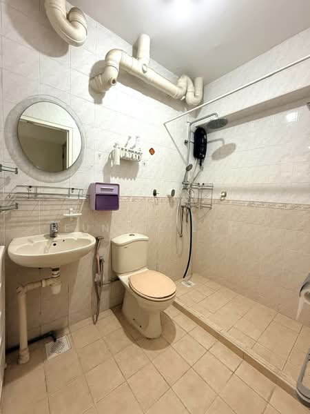 980D Buangkok Crescent, 980D Buangkok Crescent, 3 Bedrooms, 1,184 sqft, HDB Flat For Rent, by Eunice Loh, 500111243 - Bathroom - PropertyGuru.com.sg