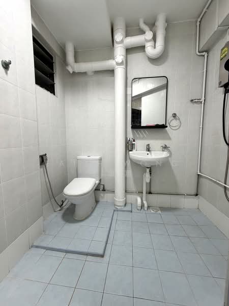104 Bukit Purmei Road, 104 Bukit Purmei Road, 2 Bedrooms, 828 sqft, HDB Flat For Sale, by Faith Wong 王蕙蕙, 500111261 - Bathroom - PropertyGuru.com.sg