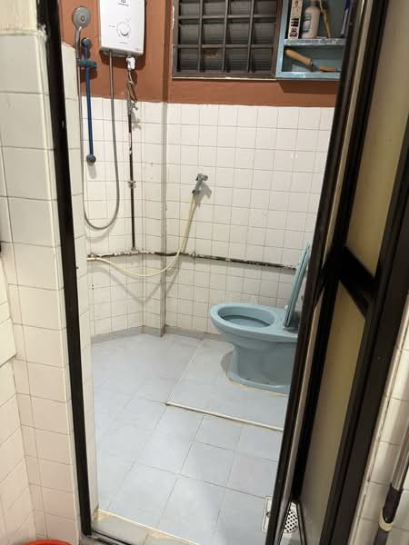 264 Jurong East Street 24, 264 Jurong East Street 24, 2 Bedrooms, 731 sqft, HDB Flat For Sale, by Krishna ., 500111267 - Bathroom - PropertyGuru.com.sg