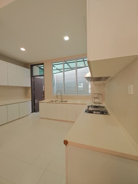 Leith Road, Leith Road, 5 Bedrooms, 3,800 sqft, Semi-Detached House For Rent, by Roy Choo, 500111268 - Kitchen - PropertyGuru.com.sg