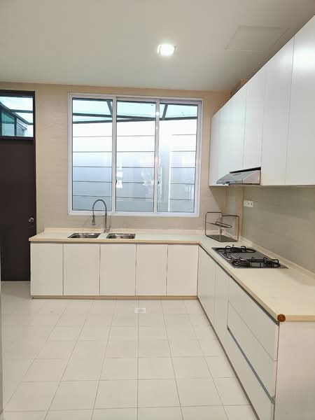 Leith Road, Leith Road, 5 Bedrooms, 3,800 sqft, Semi-Detached House For Rent, by Roy Choo, 500111268 - Kitchen - PropertyGuru.com.sg