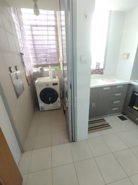 Esta Ruby, 500 Guillimard Road, 3 Bedrooms, 958 sqft, Condominium For Rent, by Fauzy Marecar, 500111273 - Kitchen - PropertyGuru.com.sg
