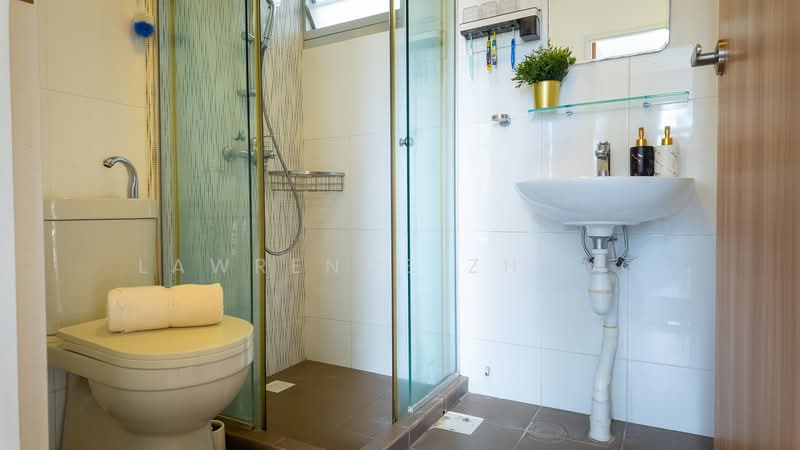 140D Corporation Drive, 140D Corporation Drive, 2 Bedrooms, 732 sqft, HDB Flat For Sale, by Lawrence Zhong, 500111281 - Common Bathroom - PropertyGuru.com.sg