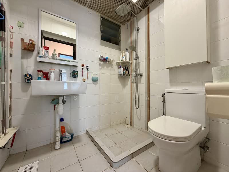 470A Upper Serangoon Crescent, 470A Upper Serangoon Crescent, 3 Bedrooms, 990 sqft, HDB Flat For Sale, by Esther Cai, 500111309 - Bathroom - PropertyGuru.com.sg