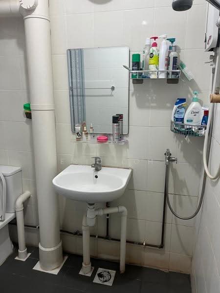 710 Ang Mo Kio Avenue 8, 710 Ang Mo Kio Avenue 8, Ang Mo Kio / Bishan / Thomson, 3 Bedrooms, 1,302 sqft, HDB Flat For Sale, by Eric Loh, 500111316 - Bathroom - PropertyGuru.com.sg