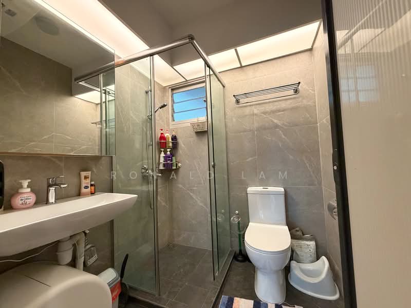 50 Commonwealth Drive, 50 Commonwealth Drive, 3 Bedrooms, 947 sqft, HDB Flat For Sale, by Ronald Lam, 500111317 - Bathroom - PropertyGuru.com.sg