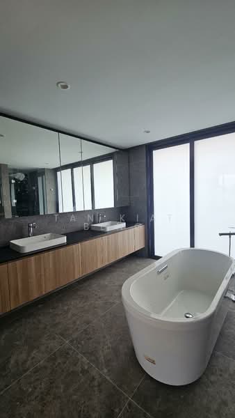 Bungalow @ Sian Tuan Ave, Sian Tuan Avenue, 5 Bedrooms, 11,560 sqft, Detached House For Sale, by Tan Kiat Beng, 500111378 - Bathroom - PropertyGuru.com.sg