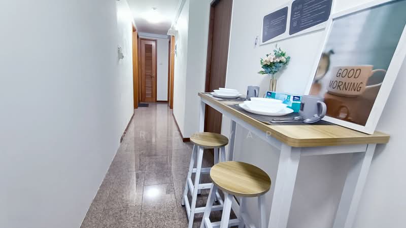 Queens, 12 Stirling Road, Room Rental, 100 sqft, Condominium For Rent, by Erica Yap, 500111396 - Corridor - PropertyGuru.com.sg