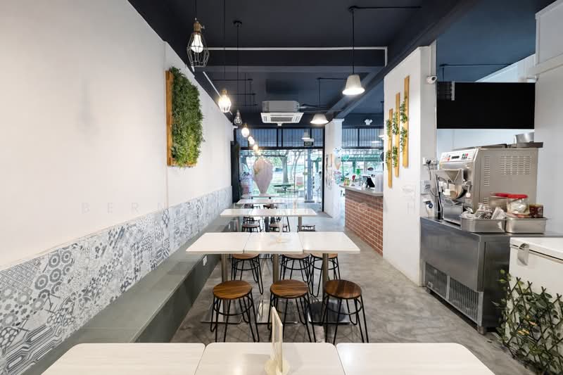 Hougang Avenue 8, Hougang Avenue 8, 600 sqft, Shop / Shophouse For Rent, by Bernice Kang Hui Ting, 500111411 - Interior - CommercialGuru.com.sg