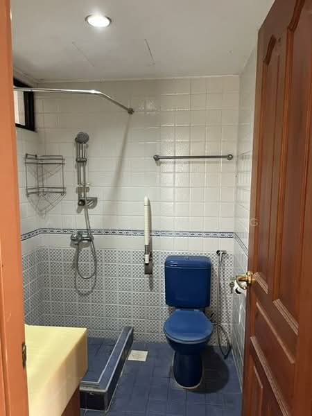 Ocean Park, 520 East Coast Road, 3 Bedrooms, 2,110 sqft, Condominium For Sale, by Ang Siew Ing 洪秀英, 500111419 - Bathroom - PropertyGuru.com.sg