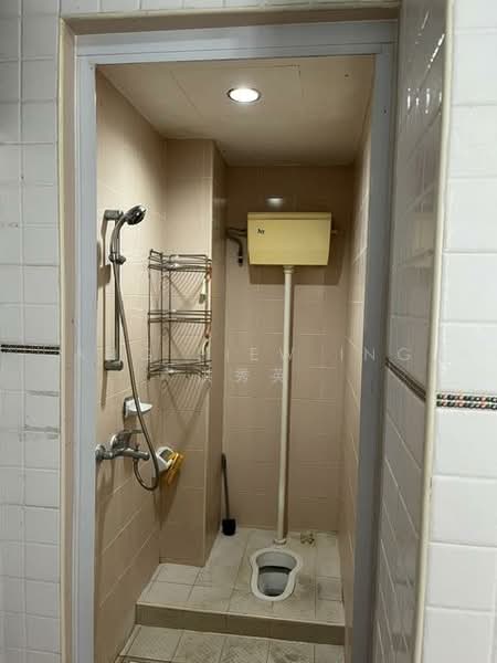 Ocean Park, 520 East Coast Road, 3 Bedrooms, 2,110 sqft, Condominium For Sale, by Ang Siew Ing 洪秀英, 500111419 - Bathroom - PropertyGuru.com.sg