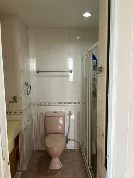 Ocean Park, 520 East Coast Road, 3 Bedrooms, 2,110 sqft, Condominium For Sale, by Ang Siew Ing 洪秀英, 500111419 - Bathroom - PropertyGuru.com.sg