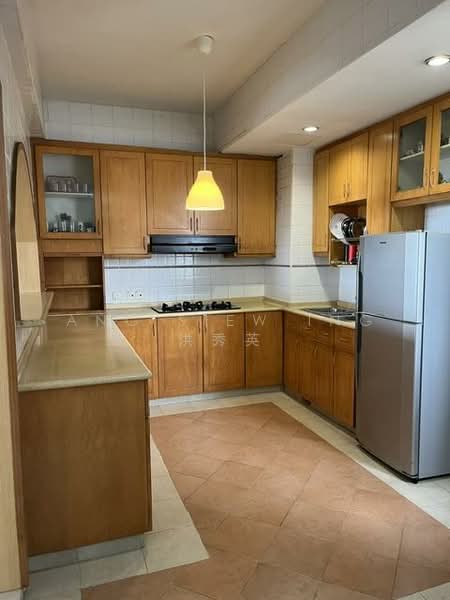 Ocean Park, 520 East Coast Road, 3 Bedrooms, 2,110 sqft, Condominium For Sale, by Ang Siew Ing 洪秀英, 500111419 - Kitchen - PropertyGuru.com.sg