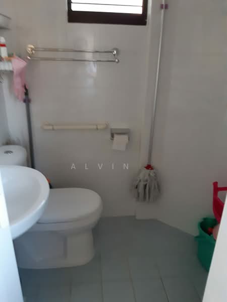 102 Jurong East Street 13, 102 Jurong East Street 13, Room Rental, 250 sqft, HDB Flat For Rent, by Alvin ., 500111423 - Bathroom - PropertyGuru.com.sg